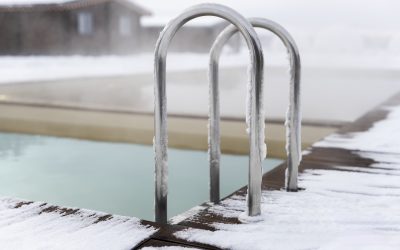 Mettre sa piscine en hivernage actif ou passif : que choisir ?
